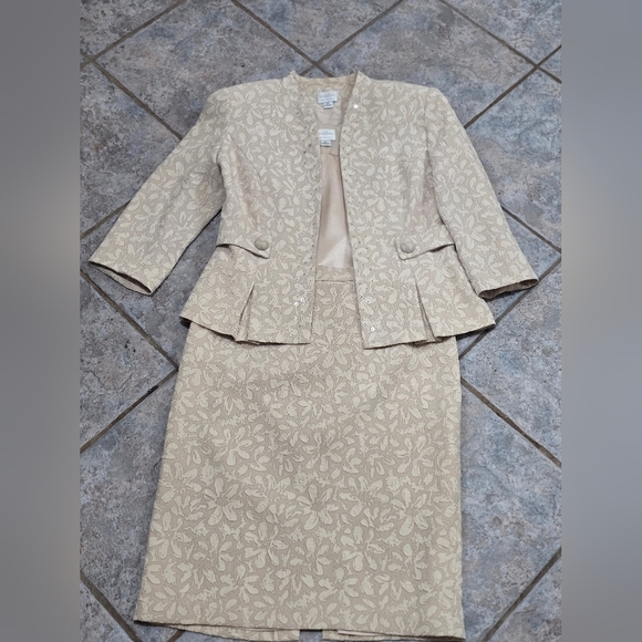 Emma James Dresses & Skirts - Emma James Cream Floral Skirt Set